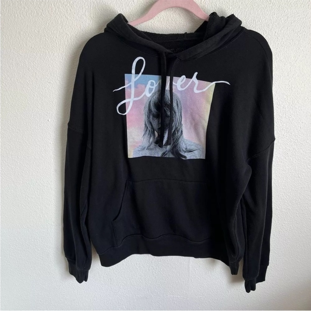 Taylor Swift / Lover Hoodie in Black